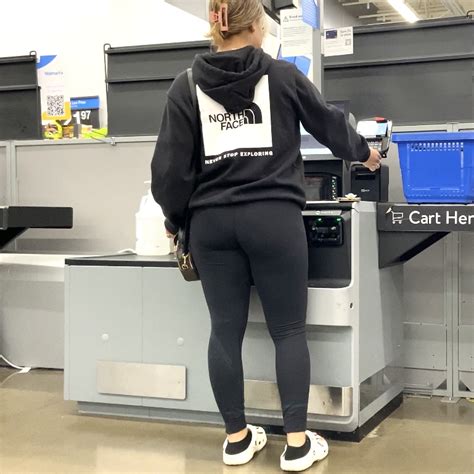 Cute Ass Latina In Tight Leggings And Crocs At Walmart Spandex Leggings Yoga Pants Forum