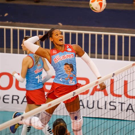 SHOW DAS CENTRAIS! Com Adenizia e Saraelen inspiradas Vôlei Nestlé