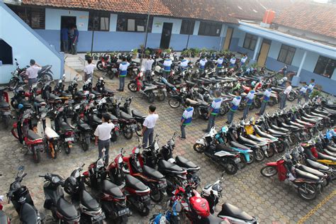 Tempat Parkir Motor Smk Pgri Cimahi