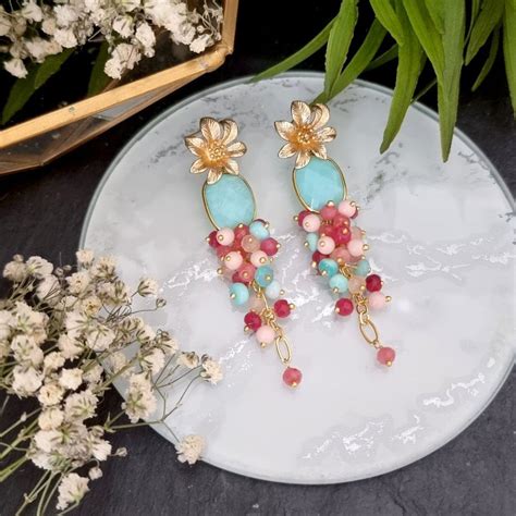 Pendientes de racimo en cascada con ópalo peruano jade en tonos coral rosa y nude By Aran Studio