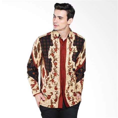 8 Rekomendasi Baju Batik Pria Elegan Saat Acara Formal