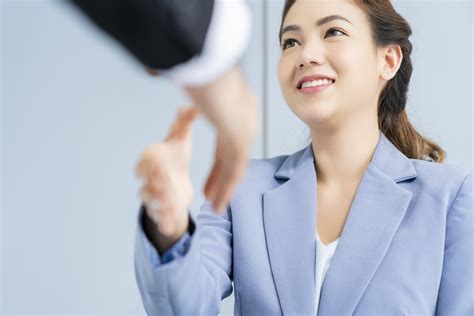 「頑張ってください」は目上の人に使える？正しい表現と注意点、英語表現を解説！ 私のキャリチェン