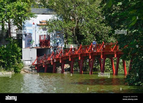 The Huc Bridge, Hoan Kiem Lake, Hanoi, Vietnam Stock Photo - Alamy