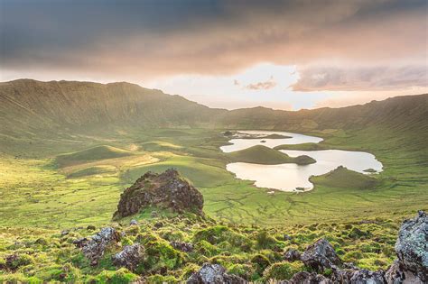 Volcanic crater Caldeirao, Corvo Island, … – License image – 71303392 ...