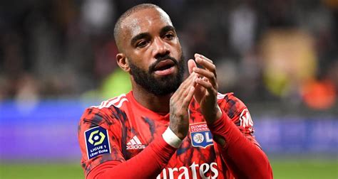 Ol Mercato Lacazette Pourrait Finir Ailleurs Qu Lyon