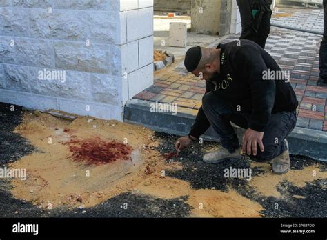 Nablus Palestina Th De Marzo De Los Palestinos Inspeccionan