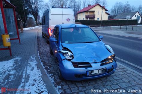 Powa Ne Uszkodzenia Po Zderzeniu Z Jeleniem Zwierz Nie Prze Y O Foto