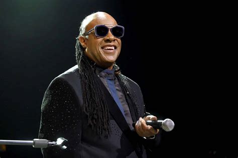 10 Best Stevie Wonder Songs of All Time - Singersroom.com