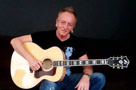 Def Leppards Phil Collen Performs ‘hysteria Acoustic Exclusive Video