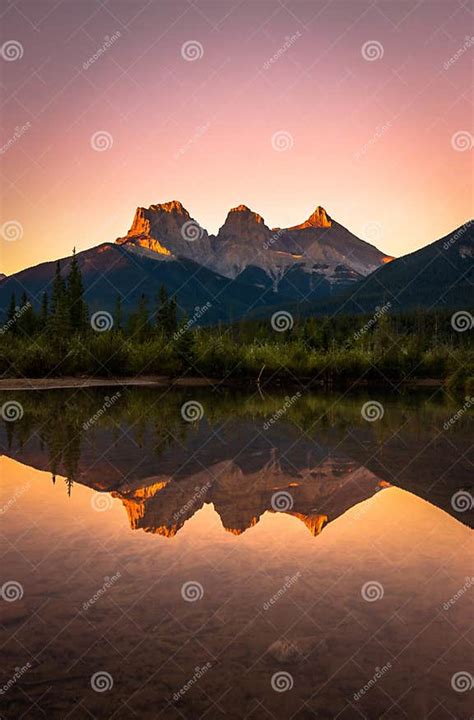 Three Sisters At Sunrise Canmore Stock Image Image Of Fall Jasper