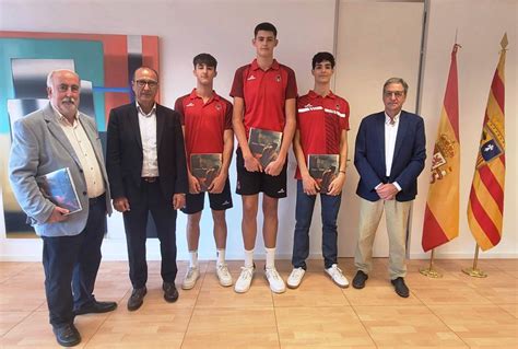 Felipe Faci recibe a los medallistas Federación Aragonesa de Baloncesto