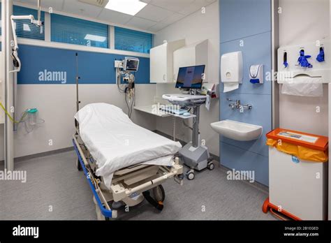 Accident Emergency Hospital Hi Res Stock Photography And Images Alamy