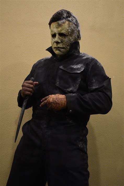 halloween ends costume 8