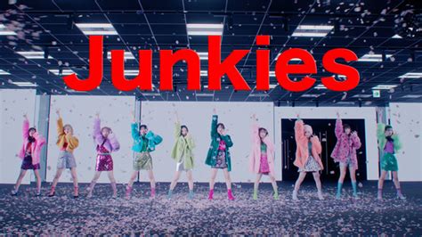 イコラブ中毒者に贈るハードなロックナンバー！“＝love”高松瞳がセンターを務める新曲「junkies」mvが公開 Musicjpニュース