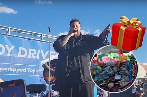 Jelly Roll Plays Free Show for Fans Who Donate to His Toy Drive