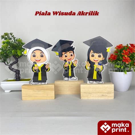 Jual Piala Akrilik Wisuda Hijab Hitam Tatakan Kayu Free Stiker Nama