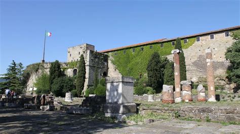 Trieste Castello Di San Giusto Museo Armeria E Lapidario Tergestino