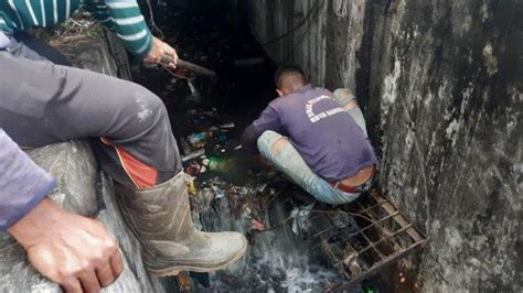 Pupr Banda Aceh Bersihkan Penyumbatan Parit Atasi Banjir Imbau Jangan