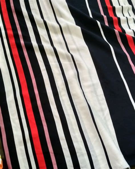 Kain Motif Garis Hitam Putih – Coretan