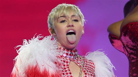 A Lawsuit Has Been Brought Because of Miley Cyrus’ Tongue – StyleCaster