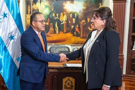 Presidenta Juramenta Al Nuevo Ministro De Seguridad