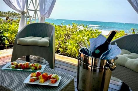 The Condado Plaza Hotel: Pool & Spa Day Pass San Juan | ResortPass