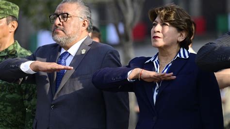 Encabeza Delfina Gómez ceremonia de izamiento de la Bandera Nacional