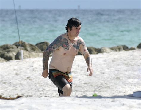 Billie Joe Armstrong Serves Hot Dad Bod In Miami Celebria ATRL