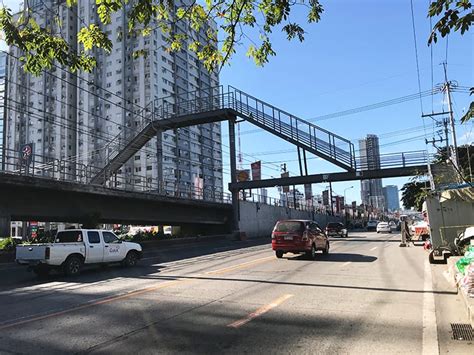 This Footbridge On Edsa Is Like A Theme Park Ride Visor