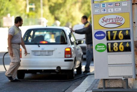 Torino Benzinaio Ferito A Una Gamba Da Colpo Di Pistola Caccia All Uomo