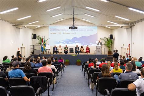 Itaipu lança livro sobre pesca profissional e reinaugura laboratório no