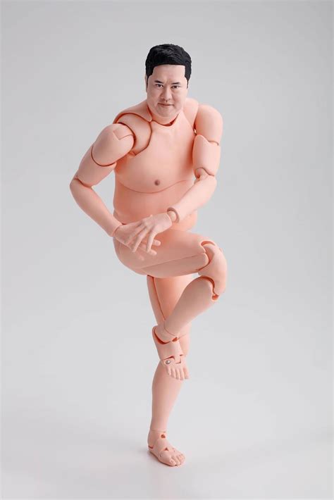 とにかく明るい安村：フィギュア化 Shfiguartsに “ネイキッドポーズ”「安心してください、はいてますよ」再現