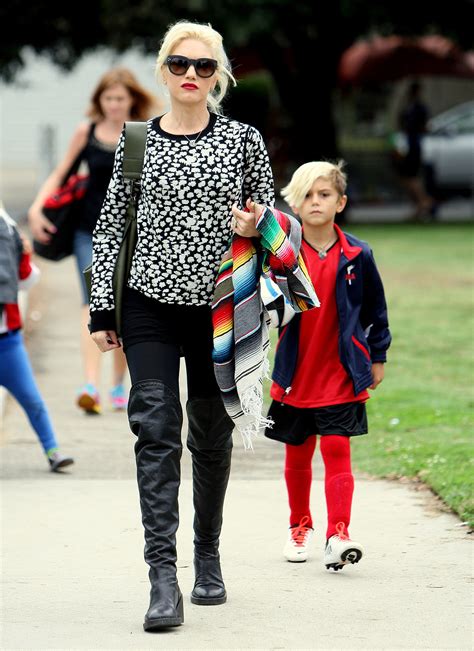 Gwen Stefani Sons Gwen Stefani S 14 Year Old Son Drags Disgusting