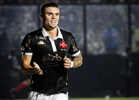 De Volta Da Data Fifa Medel E Gabriel Pec Retomam Treinamentos No Vasco