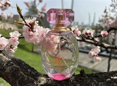 Faberlic by Valentin Yudashkin Rose Faberlic parfem - parfem za žene 2017
