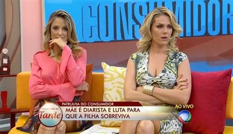 Foto Ana Hickmann chora ao vivo no Programa da Tarde após assessor