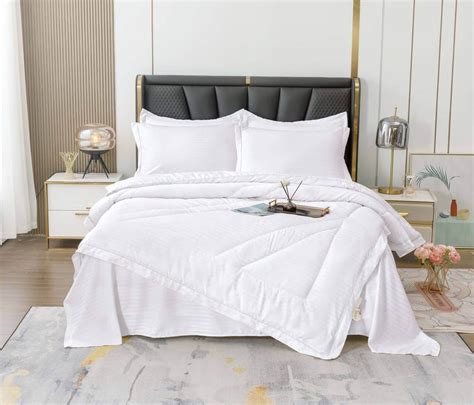 Комплект с одеялом белый