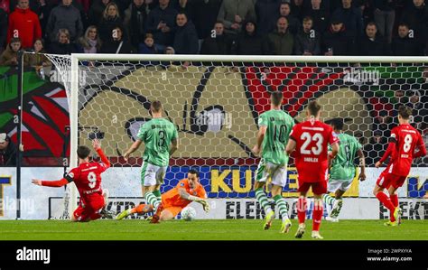 Enschede L R Ricky Van Wolfswinkel Of Fc Twente Goalkeeper Nick Olij Of Sparta Rotterdam