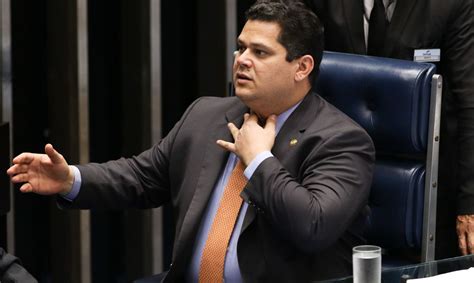 Senadores querem marcar sabatina de Mendonça sem Alcolumbre Entenda