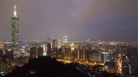 The Elephant Mountain Hike - Epic view of Taipei - Happy Face Traveller