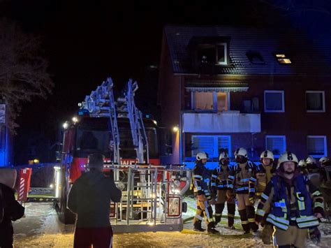 Brand In Einem Mehrfamilienhaus Feuerwehr Verhindert Schlimmeres