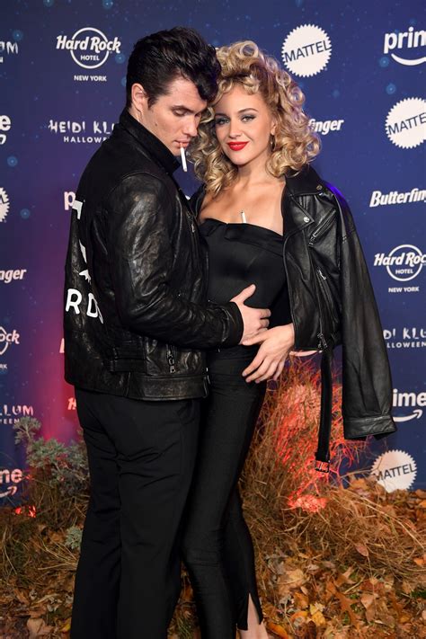 Kelsea Ballerini, Chase Stokes go 'Grease' in epic Halloween couples