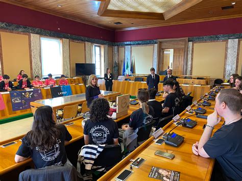 Latina Il Sindaco Celentano Riceve Gli Studenti Campioni Di Robotica