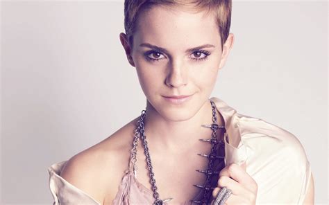 25 Gorgeous Emma Watson Wallpapers | creativemisha