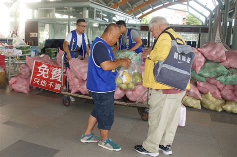 【只送不賣】5萬斤滯銷柚子 台鐵台東站「柚見真情」任你拿 上報 焦點