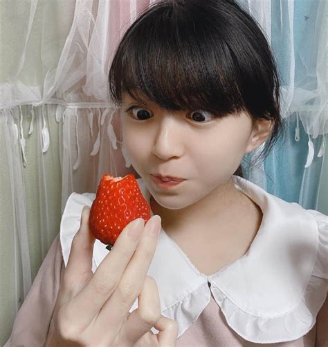 大里菜桜さんのインスタグラム写真 大里菜桜instagram 「🍓紅ほっぺ🍓 菜桜のほっぺより大きな紅ほっぺ食べました😋美味しさは4枚目