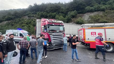 Sakarya da zincirleme trafik kazası 1 ölü 6 yaralı Son Dakika Haberleri