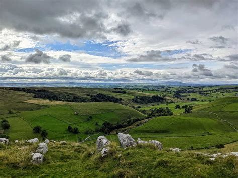 Pub Hiking in the Yorkshire Dales - Planes Terrains & Avocados