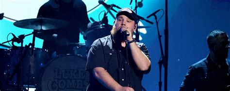 Luke Combs' "Fast Car" Cover Continues to Make Chart History