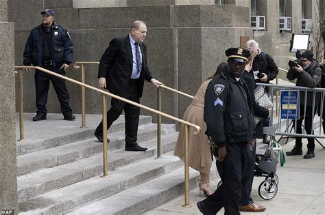 Rosie Perez Testifies At Harvey Weinstein S Sex Crimes Trial About Annabella Sciorra Daily